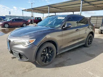 2018 Alfa Romeo Stelvio ZASFAKPN6J7B69668