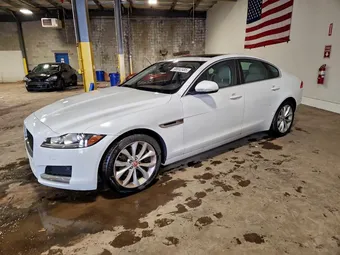 2017 Jaguar XF SAJBJ4BN7HCY33361