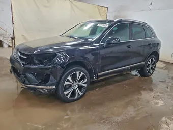 2017 Volkswagen Touareg WVGRF7BP9HD003004