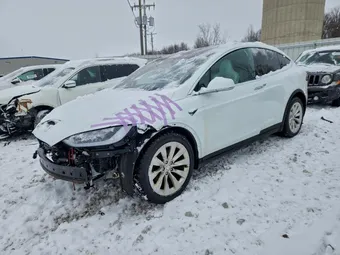 2018 Tesla Model X 5YJXCBE25JF122190