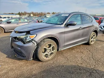 2018 Alfa Romeo Stelvio ZASFAKPN0J7B68922