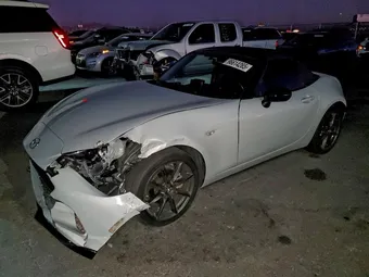 2016 Mazda MX-5 Miata JM1NDAC74G0102825