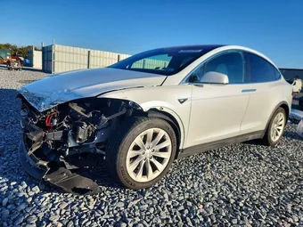 2018 Tesla Model X 5YJXCAE20JF113987