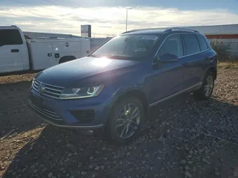 2016 Volkswagen Touareg WVGEF9BP6GD002417