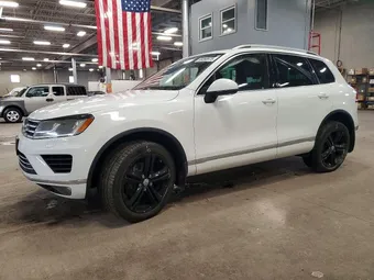 2017 Volkswagen Touareg WVGRF7BP8HD006802