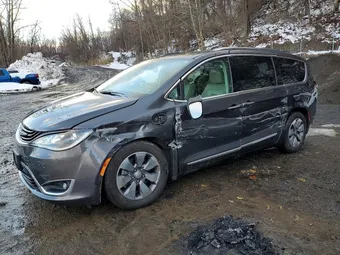 2018 Chrysler Pacifica Hybrid 2C4RC1N73JR323217