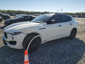 2017 Maserati Levante ZN661XUS0HX250576
