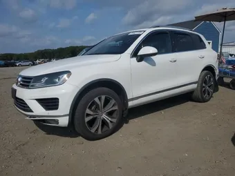 2017 Volkswagen Touareg WVGRF7BPXHD006347