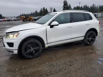 2017 Volkswagen Touareg WVGRF7BP4HD002861