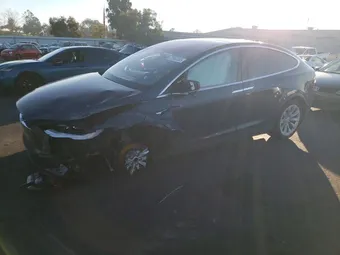 2018 Tesla Model X 5YJXCBE21JF130125