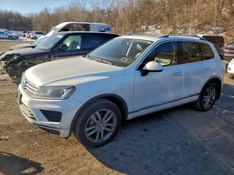 2015 Volkswagen Touareg WVGEF9BP3FD007461
