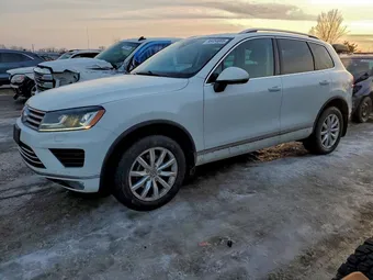 2016 Volkswagen Touareg WVGEF9BP5GD011738