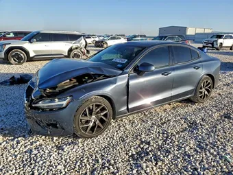 2019 Volvo S60 7JR102FK8KG017696