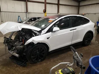 2022 Tesla Model X 7SAXCBE67NF359338