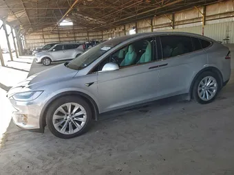 2018 Tesla Model X 5YJXCDE25JF132603