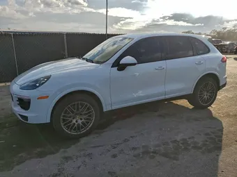 2017 Porsche Cayenne WP1AA2A28HKA86119