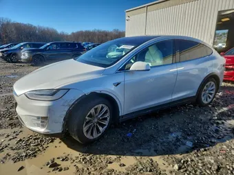 2020 Tesla Model X 5YJXCDE20LF235155