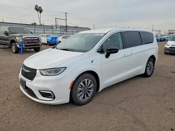 2024 Chrysler Pacifica Hybrid 2C4RC1S72RR104751