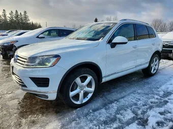 2017 Volkswagen Touareg WVGRF7BP4HD001015
