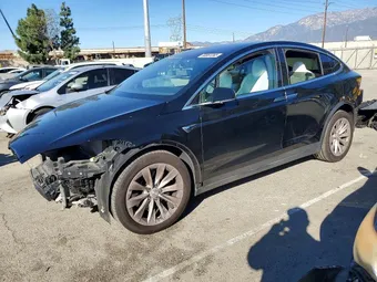 2020 Tesla Model X 5YJXCAE27LF261525