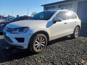 2016 Volkswagen Touareg WVGEF9BP4GD000844