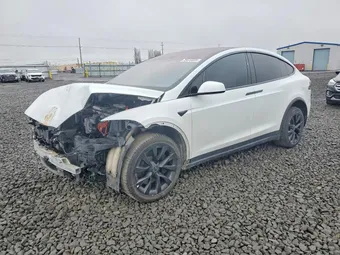 2022 Tesla Model X 7SAXCBE5XNF335607