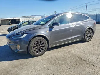 2018 Tesla Model X 5YJXCDE27JF138001