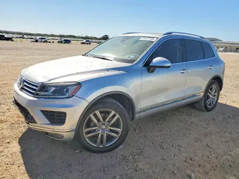 2016 Volkswagen Touareg WVGEP9BP1GD005156