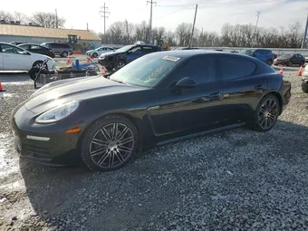 2016 Porsche Panamera WP0AA2A72GL002415