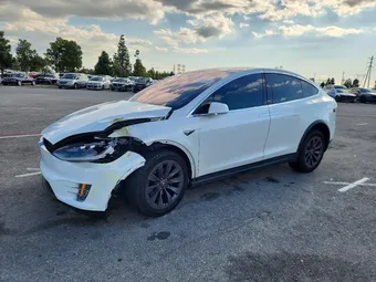 2018 Tesla Model X 5YJXCAE24JF090181