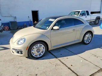 2019 Volkswagen Beetle 3VWFD7AT8KM719087