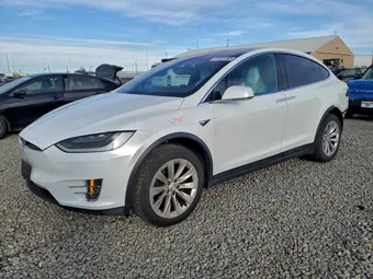 2018 Tesla Model X 5YJXCDE23JF101205