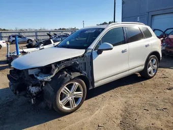 2015 Volkswagen Touareg WVGEF9BPXFD002922