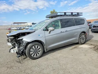 2021 Chrysler Pacifica Hybrid 2C4RC1L72MR585947