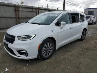 2022 Chrysler Pacifica Hybrid 2C4RC1L72NR129934