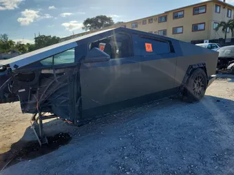 2024 Tesla Cybertruck 7G2CEHED7RA026001