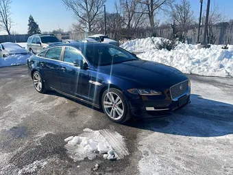 2017 Jaguar XJ SAJWA2G7XH8W10685
