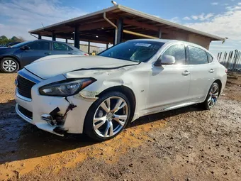 2018 Infiniti Q70 JN1BY1PR7JM370208