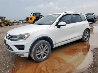 2016 Volkswagen Touareg WVGEF9BP8GD012365