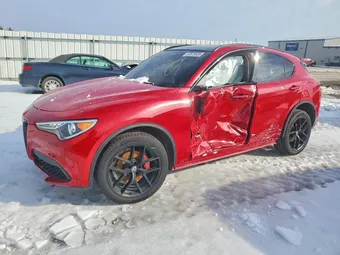 2018 Alfa Romeo ZASFAKNN6J7B99031