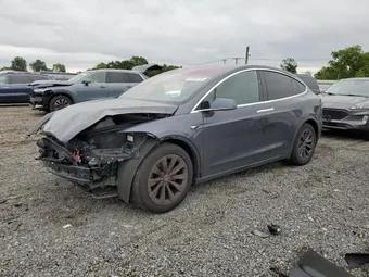 2018 Tesla Model X 5YJXCBE28JF141333