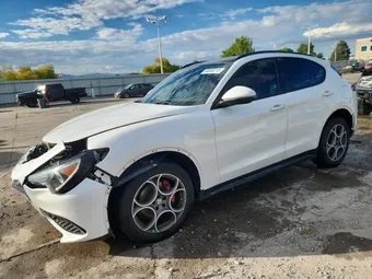 2018 Alfa Romeo ZASFAKNN5J7B86142