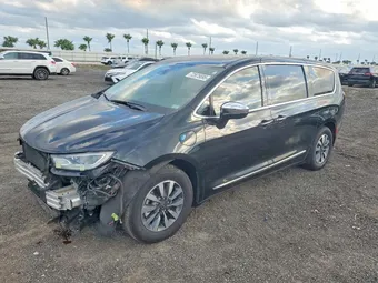 2022 Chrysler Pacifica Hybrid 2C4RC1S77NR183408
