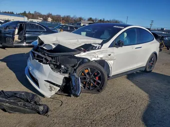 2024 Tesla Model X 7SAXCBE63RF453688