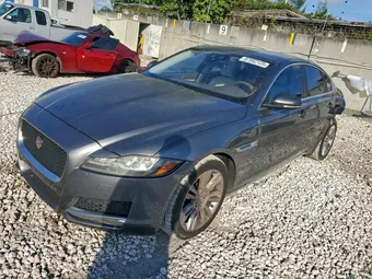 2017 Jaguar XF SAJBD4BV1HCY35601
