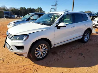2016 Volkswagen Touareg WVGEF9BP2GD003046