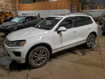 2015 Volkswagen Touareg WVGEF9BP0FD003190