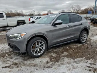 2018 Alfa Romeo ZASFAKNNXJ7B79400