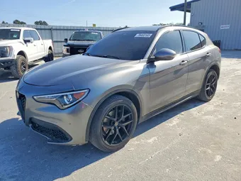 2018 Alfa Romeo ZASFAKNN8J7B64541