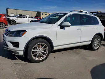 2017 Volkswagen Touareg WVGGF7BP4HD006738